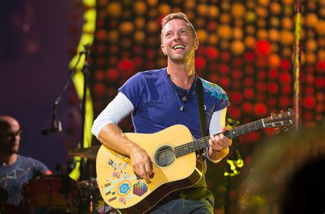 what guitar does chris martin play